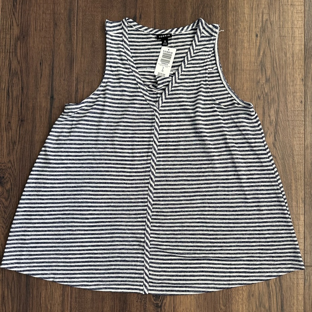 NWT Torrid Navy and White V Neck Swing Tank size 0x/12